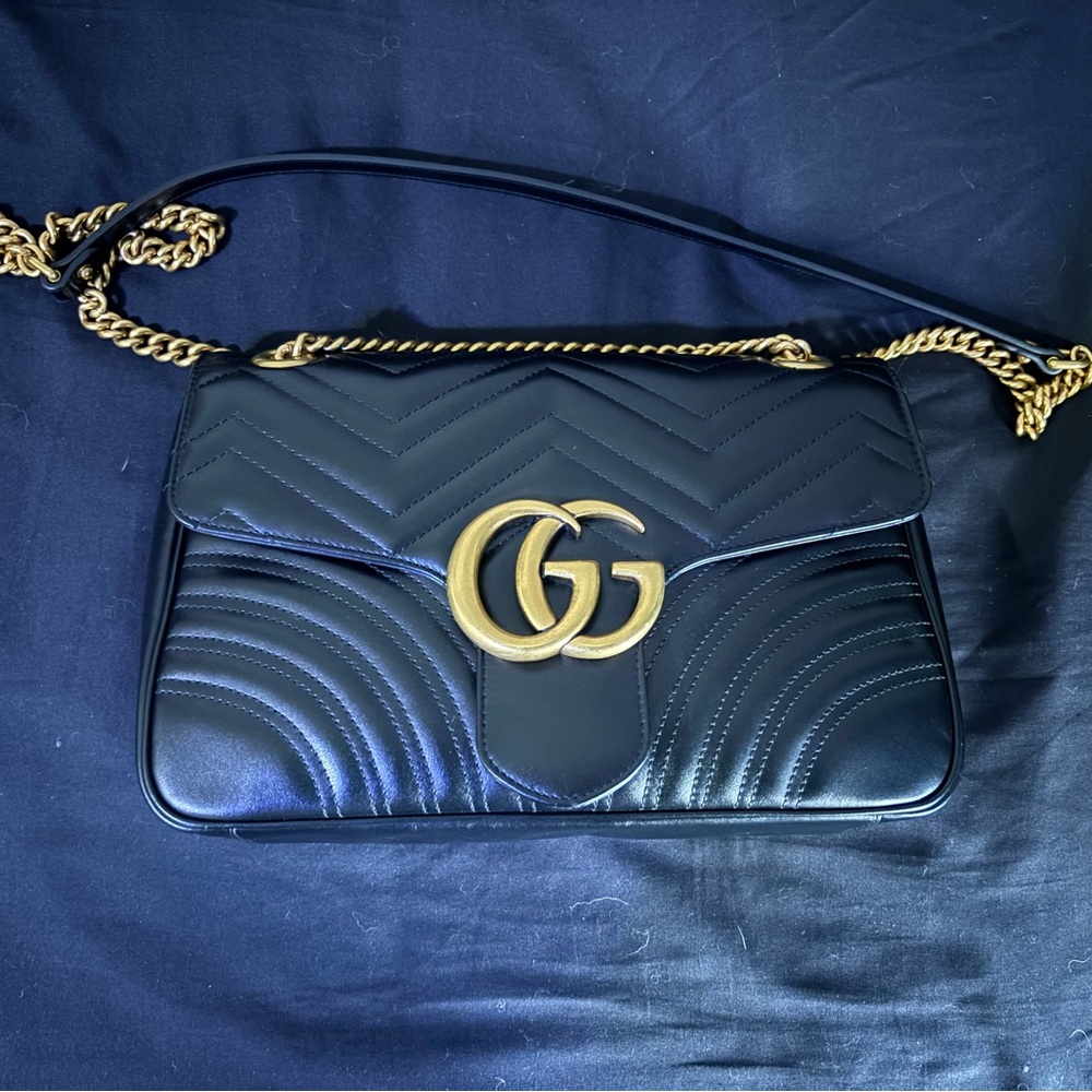 GUCCI GG Marmont Medium Shoulder Bag